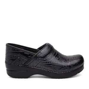 Dansko Women’s Clog XP Black Tooled